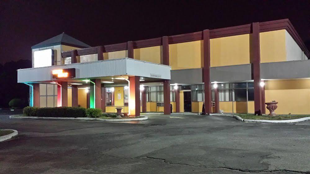 Super 8 By Wyndham Goldsboro Motel Kültér fotó
